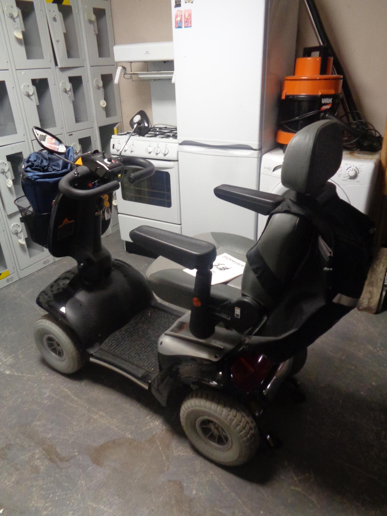 A Shoprider Cadiz Model S-889SL mobility cart with charger, - Image 2 of 2