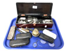 A tray of collectables including Japanese lacquered dominoes box, antique straight razor,