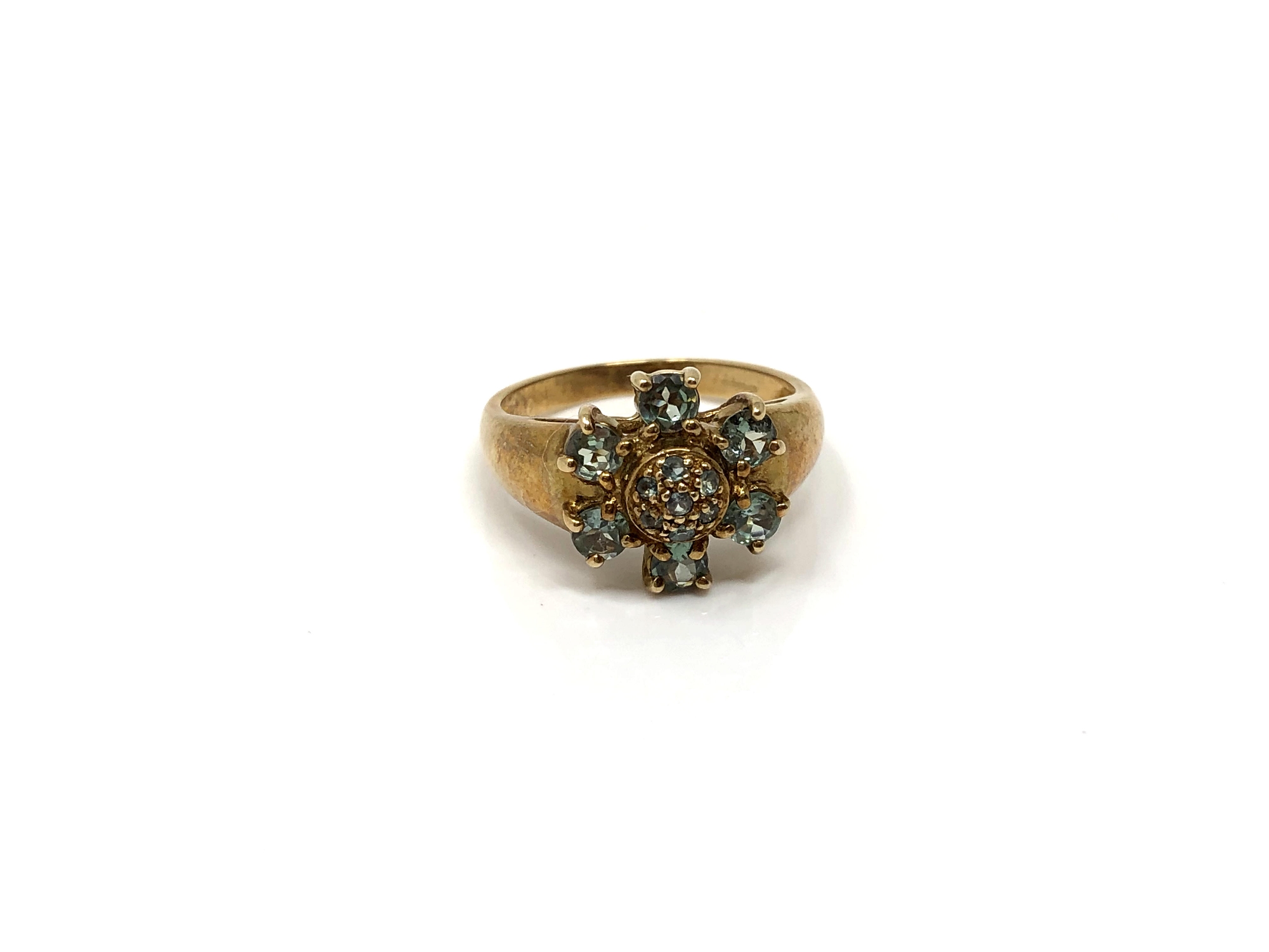 A 9ct gold cluster dress ring, 3.6g.