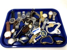 A tray containing a large quantity of mostly gent's wristwatches including Rotary, Citizen, Lorus,