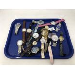 A tray of lady's and gent's wristwatches including Sekonda,