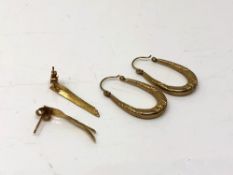 Two pairs of 9ct gold earrings. CONDITION REPORT: 1.