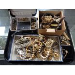 A tray containing a quantity of assorted costume jewellery