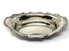 A silver oval dish, Sheffield 1922 CONDITION REPORT: 72.