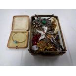 A jewellery casket containing assorted costume jewellery to include enamel brooch, Art Deco brooch,