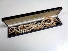 A 9ct gold cultured pearl bracelet,