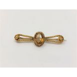 A 15ct gold rope twist brooch set with citrine CONDITION REPORT: 4.