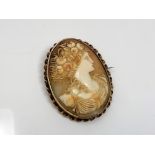 An antique gold cameo brooch 36.4 mm x 48.21 mm.