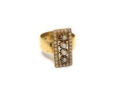 An antique 9ct gold split pearl ring,