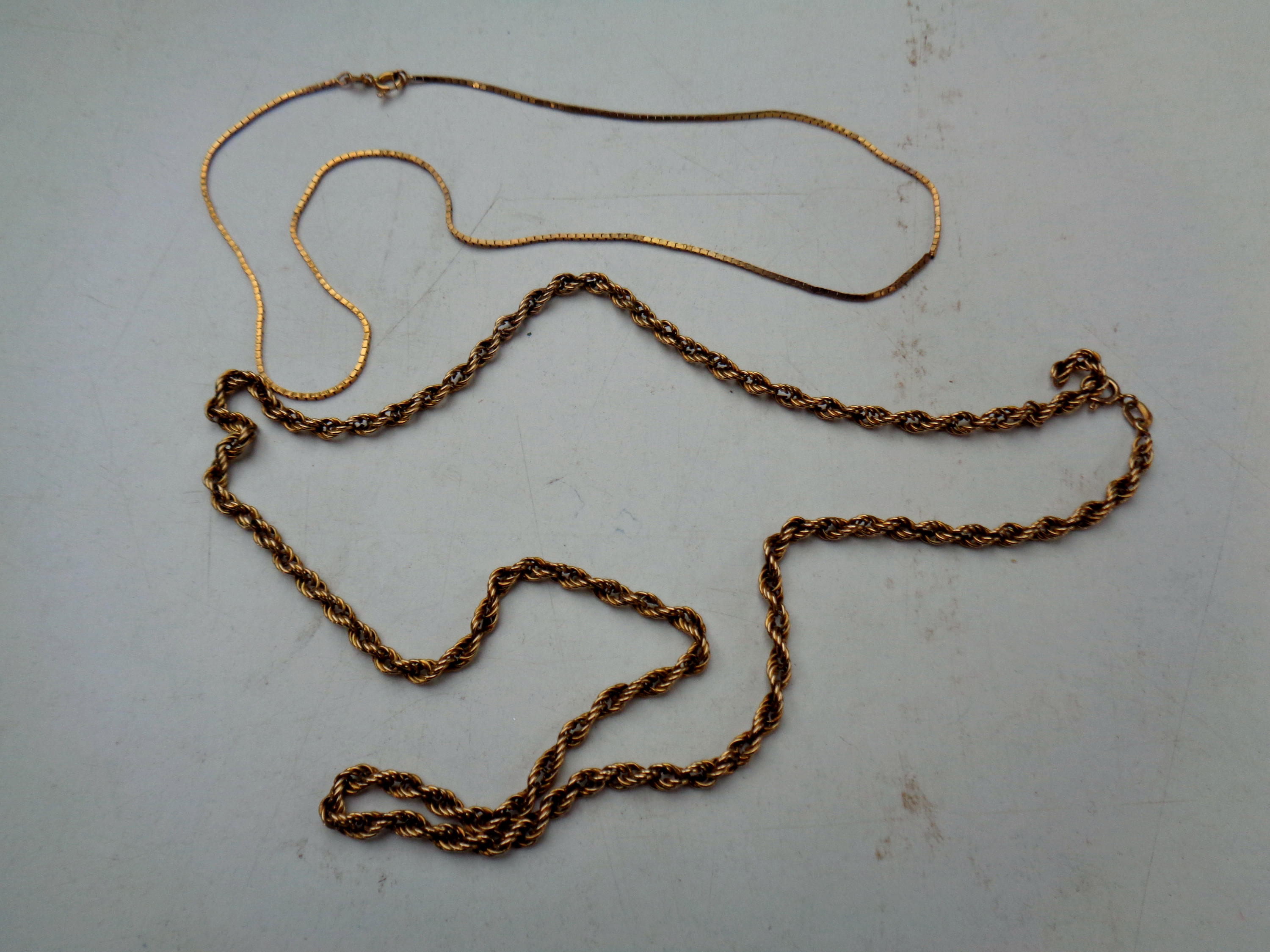 Two 9ct gold chains CONDITION REPORT: 8.