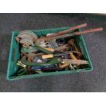 A plastic crate of a large quantity of hand and gardening tools,