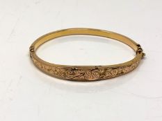 An antique 9ct gold hinged bangle (a/f) CONDITION REPORT: 5.