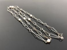 A silver and pearl set necklace