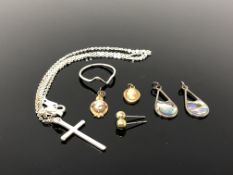 A small quantity of jewellery to include crucifix on chain,