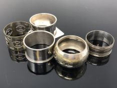 Five silver plated napkin rings (5)