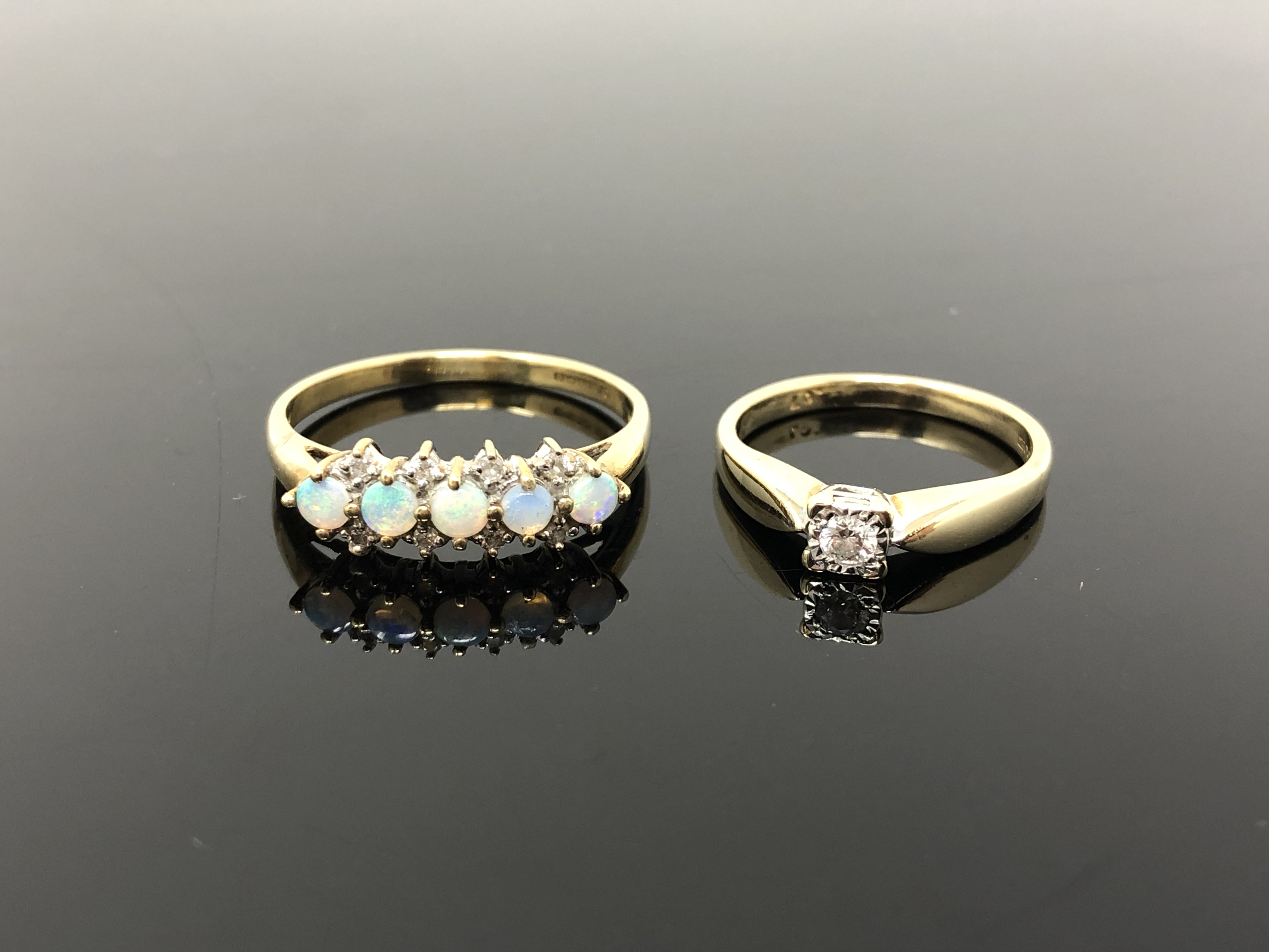 Two 9ct gold rings,