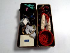 An oriental style lacquered trinket box containing assorted costume jewellery to include Bakelite