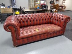 An oxblood Chesterfield deep button club settee (a/f)