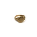 A 9ct gold gentleman's signet ring, 5.