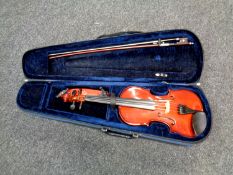 A Primavera 3/4 size student violin with bow in case