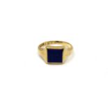 An 18ct gold ring set with lapis lazuli , 3.