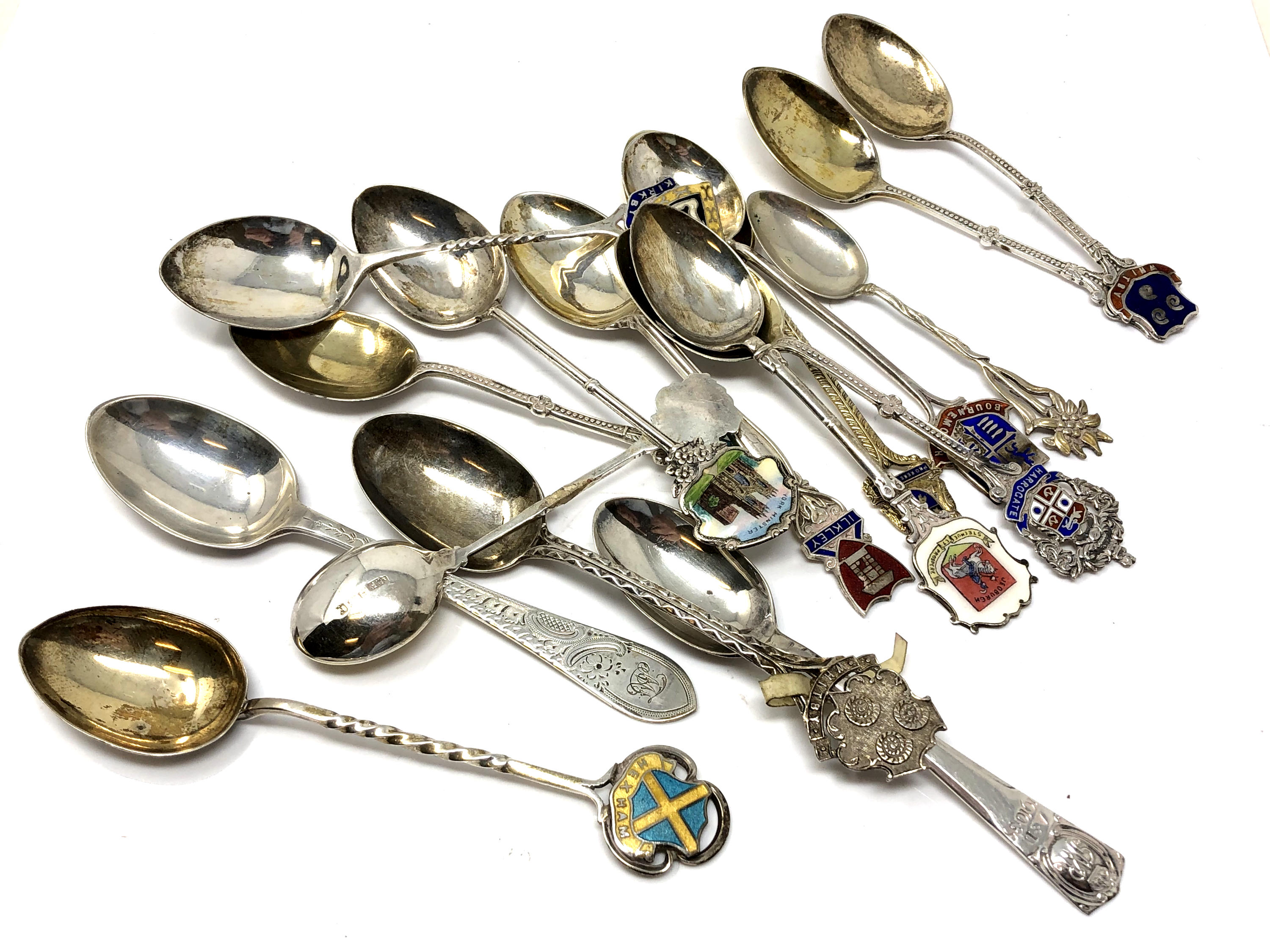 Sixteen silver teaspoons, 182.