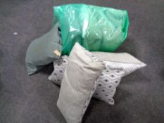 A quantity of cushions (Q)