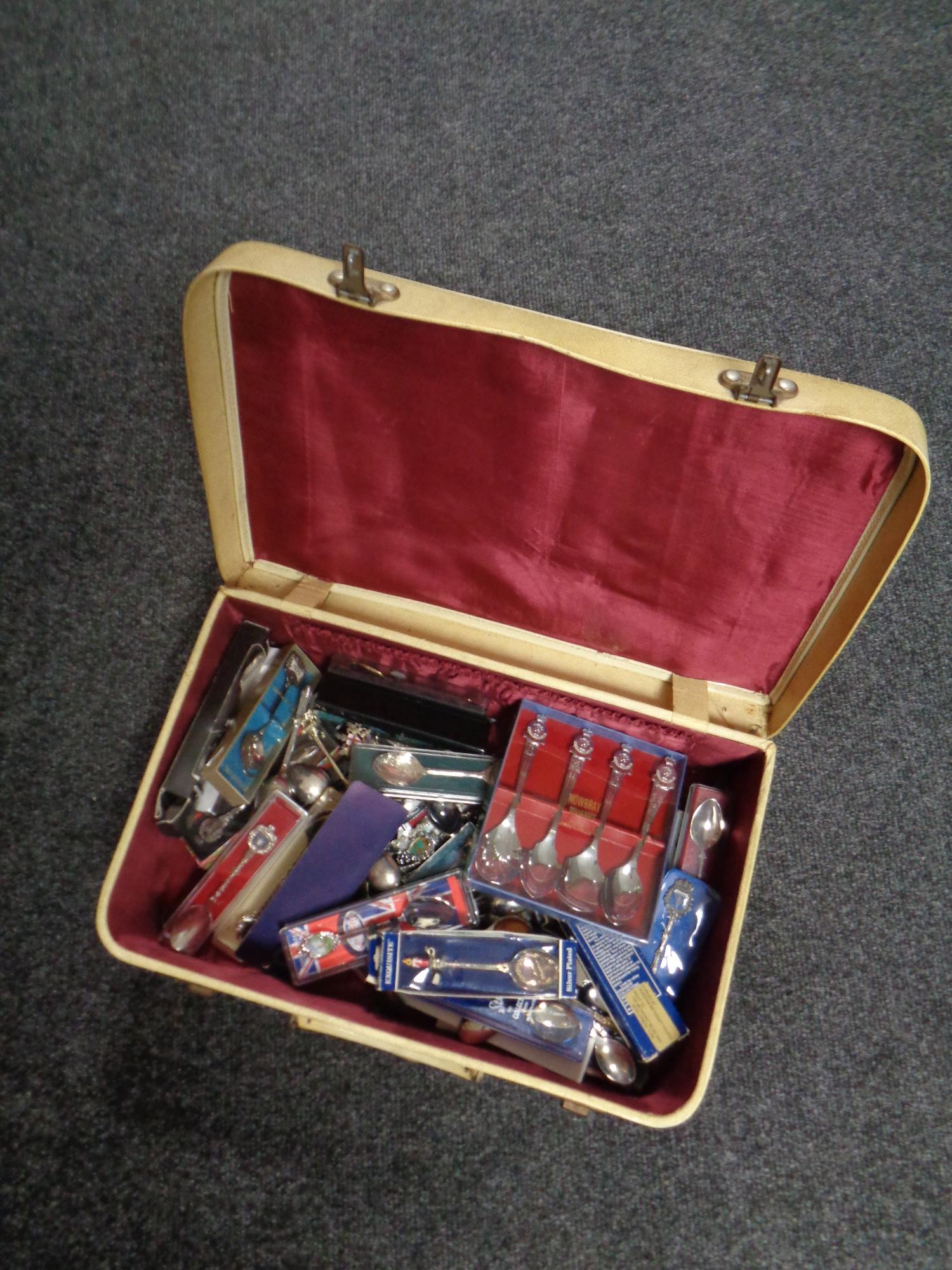 A vintage case of a large quantity of souvenir teaspoons