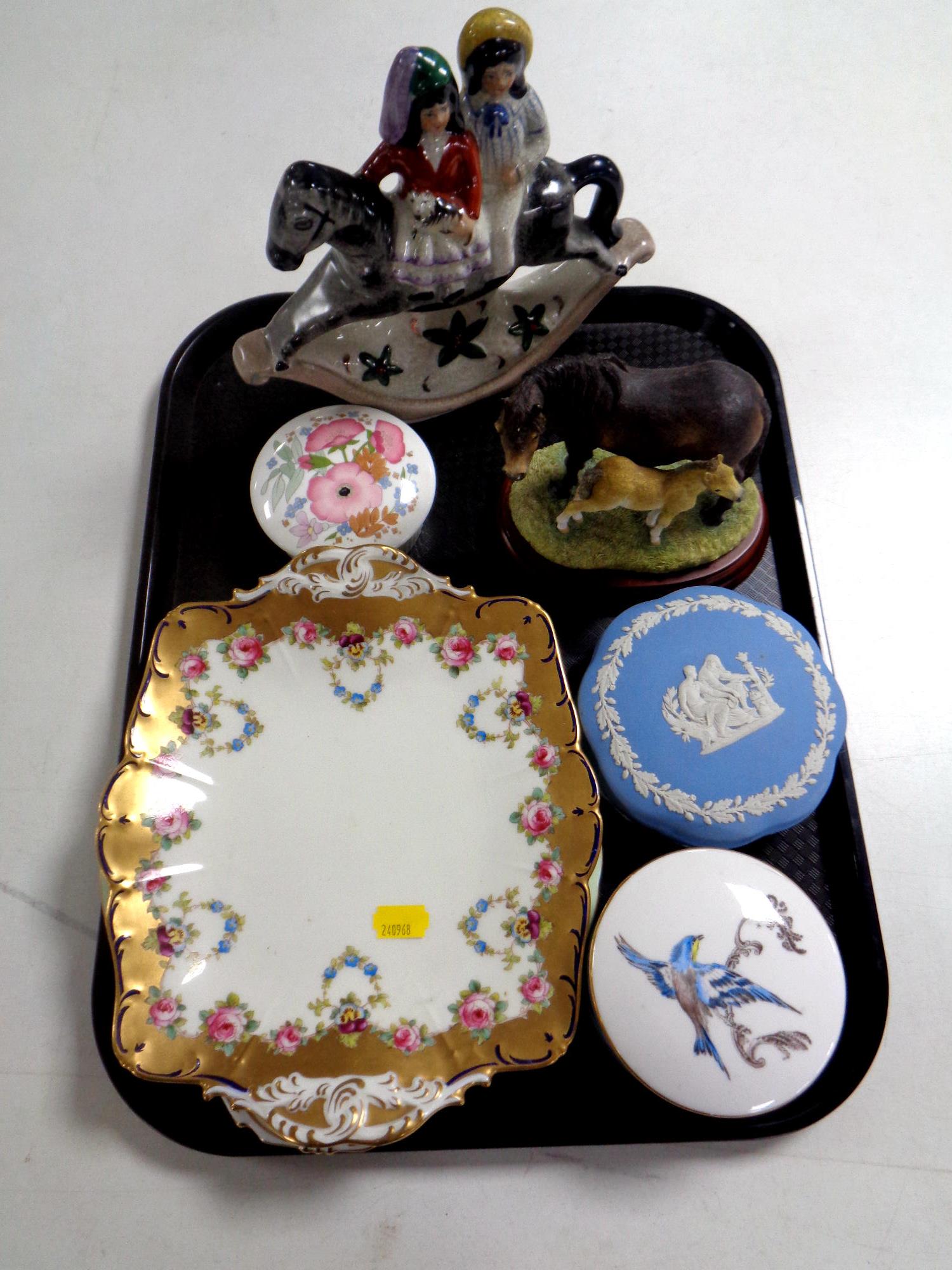 A tray of assorted ceramics to include Wedgwood and Royal Doulton trinket dishes,