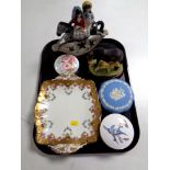 A tray of assorted ceramics to include Wedgwood and Royal Doulton trinket dishes,