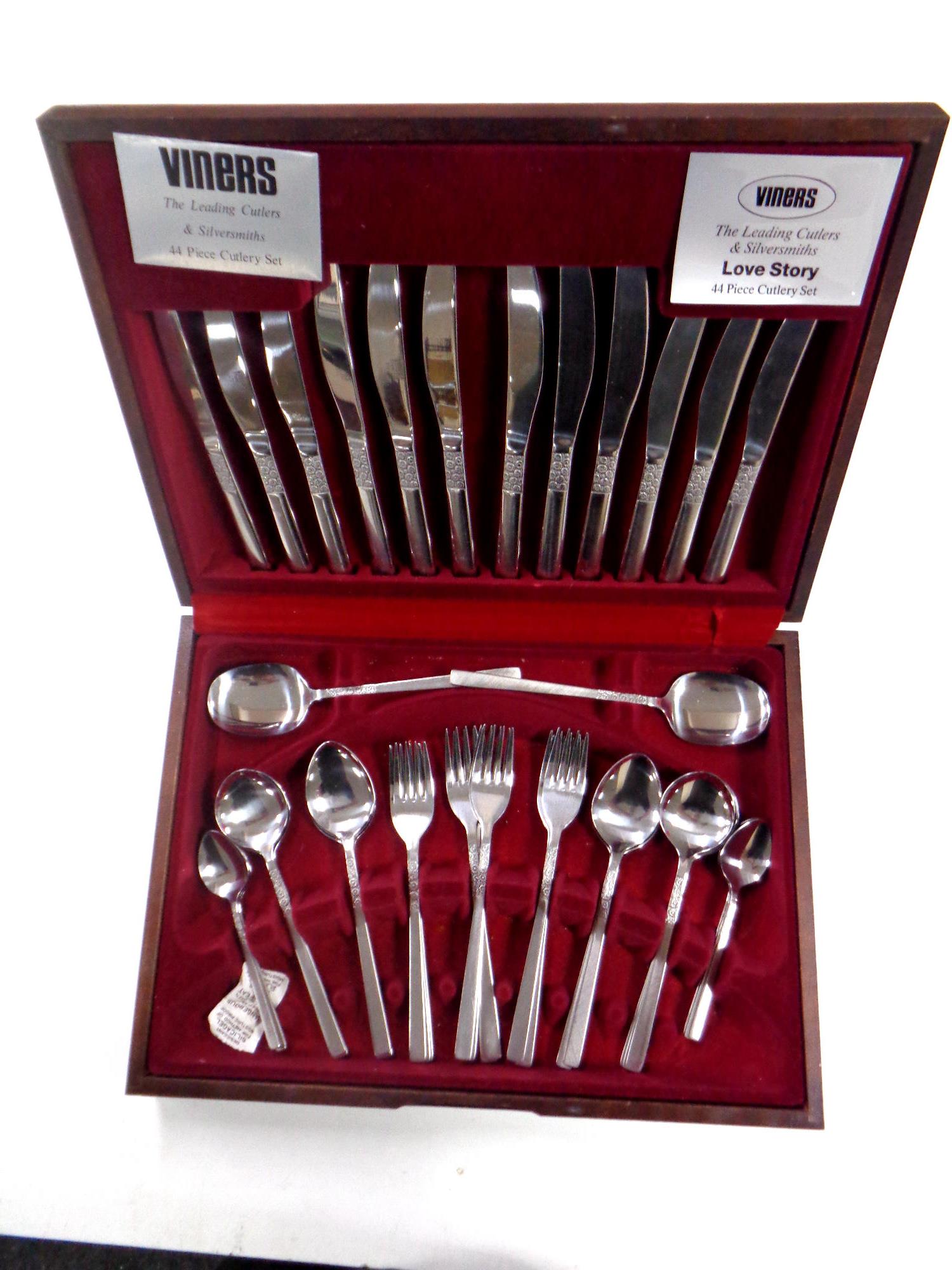 A Viner's Love Story 44 piece cutlery set in canteen.