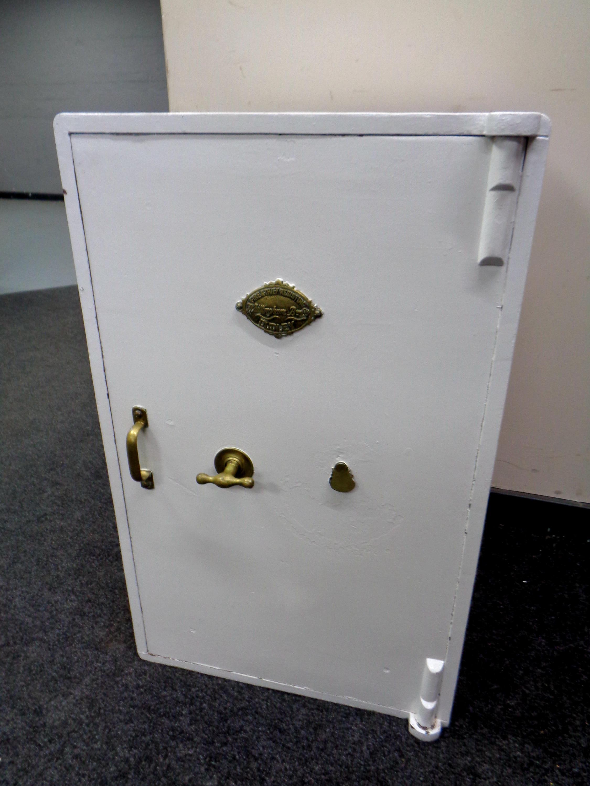 A painted fire resistant safe by Whittingham Brothers Ltd of Dudley, with one key.