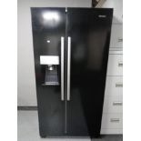 A Hisense American style fridge freezer (black)