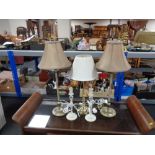 A brass table lamp with shade together with two further pairs of table lamps, one with shades.
