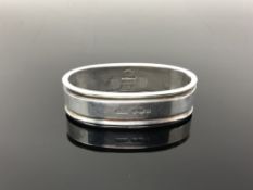 A heavy vintage Georg Jensen silver napkin ring CONDITION REPORT: 30g