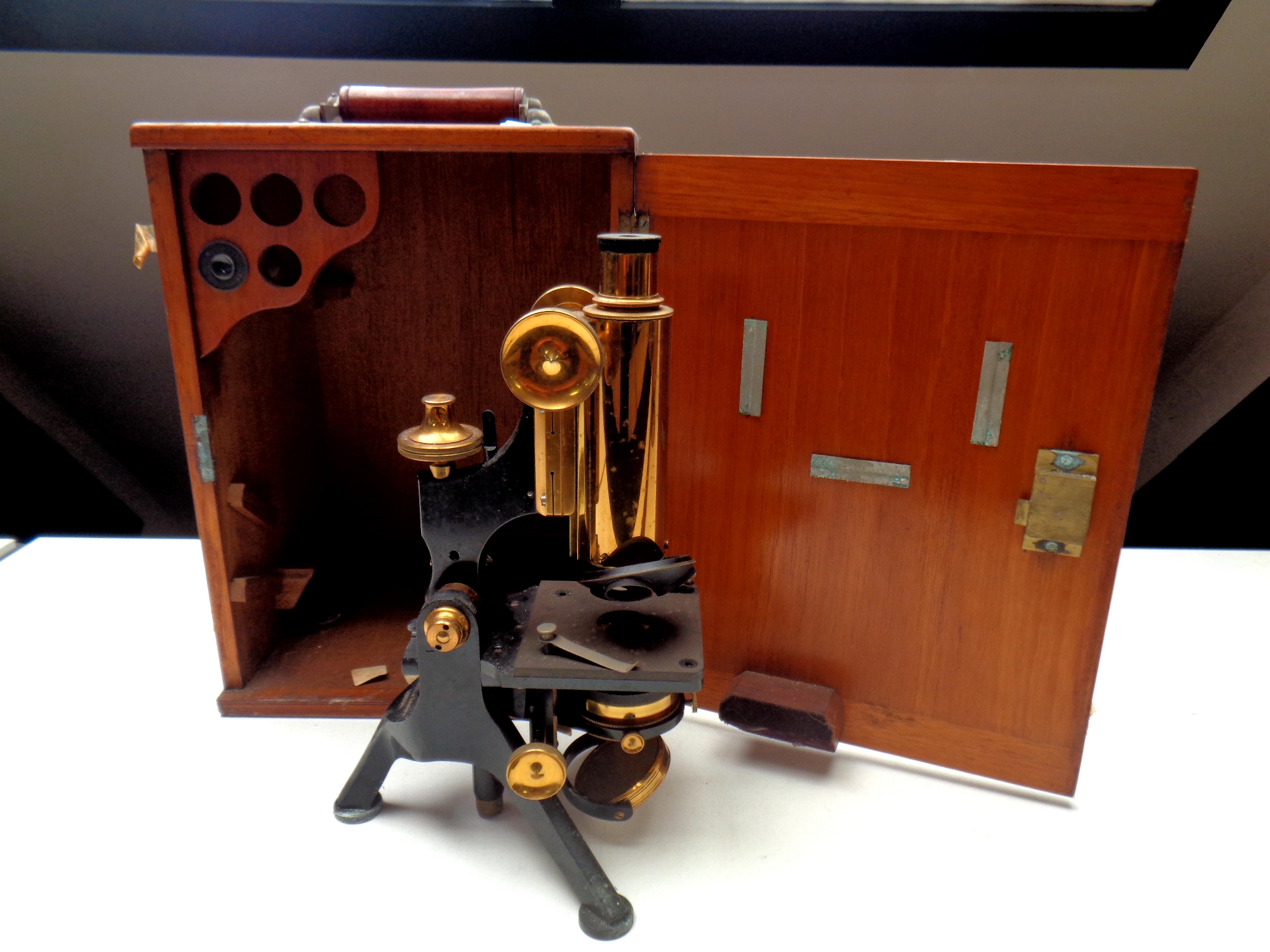 An early 20th century microscope by Negretti and Zambra of London in a fitted box