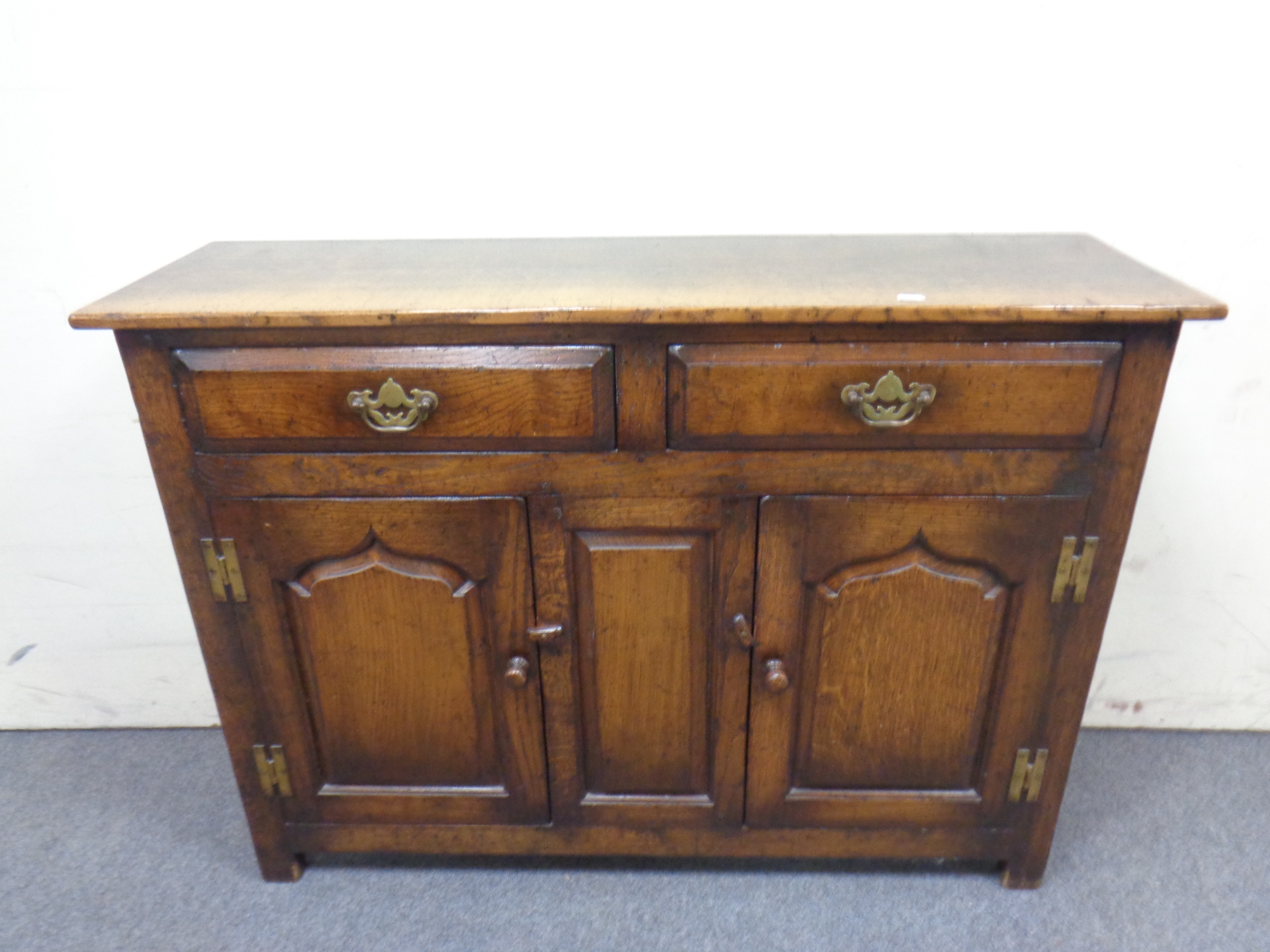A good quality Chapman's Siesta Georgian style oak double door sideboard fitted two drawers