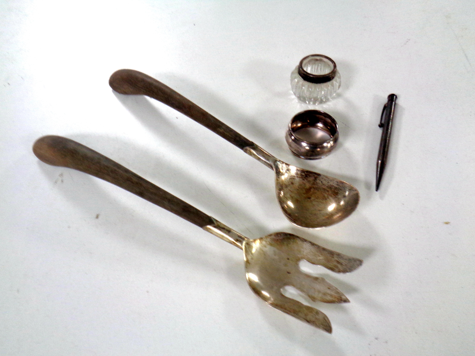 A Mexican silver and wooden handled serving spoon and fork, silver napkin ring,