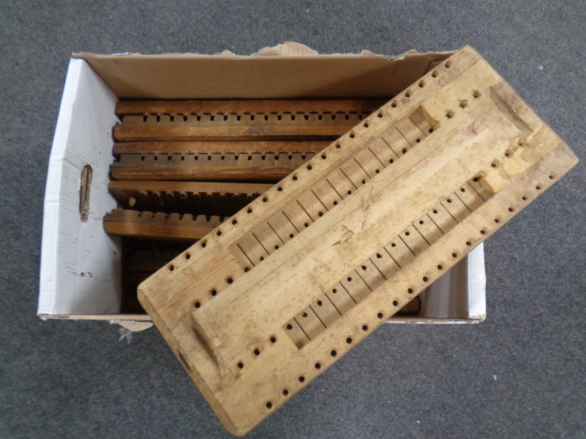A box containing a quantity of Reichling and Eberhard wooden cigar moulds