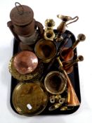 A tray containing antique and later metal wares to include oil lamp, copper and brass horns,