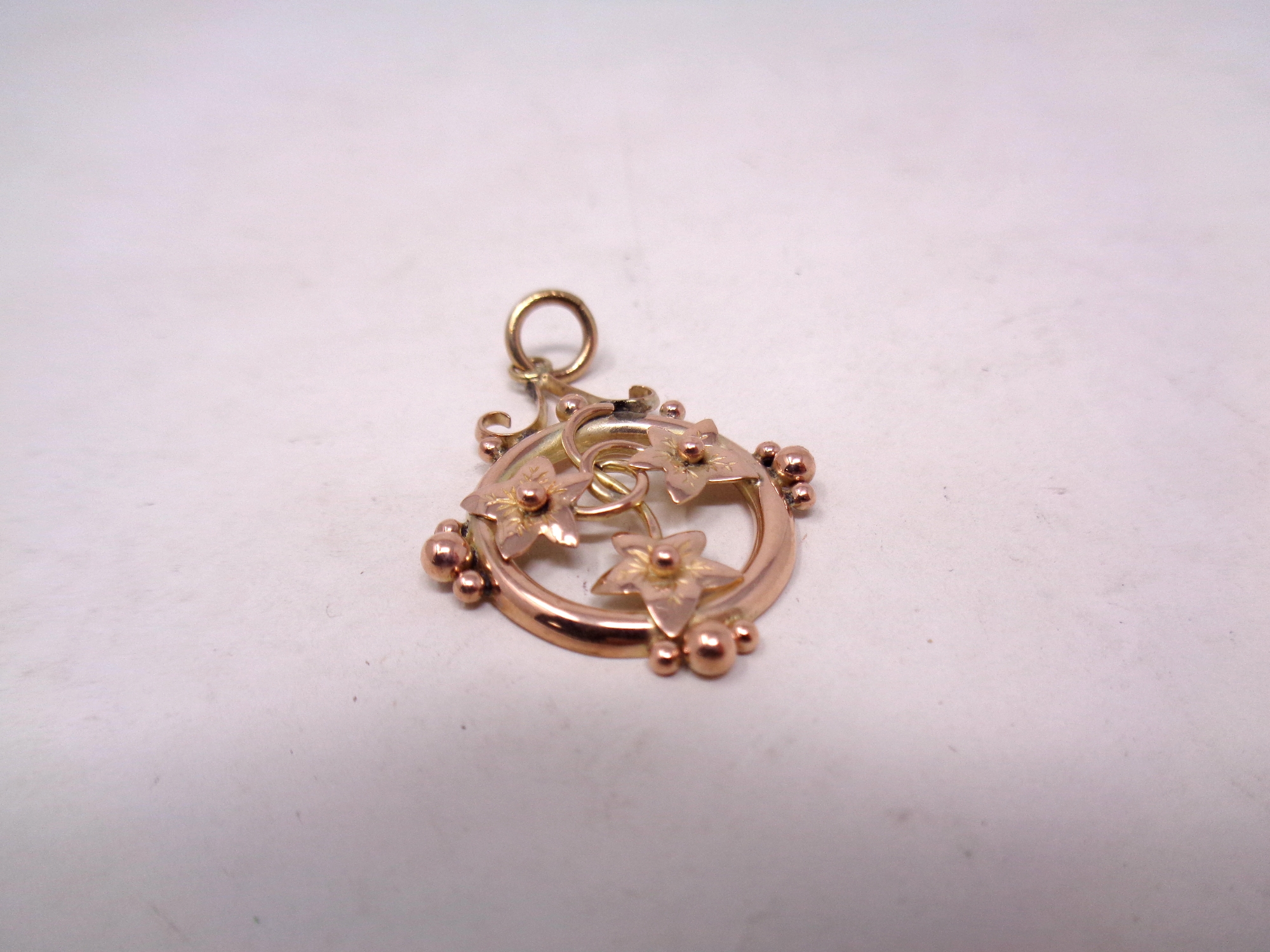 A 9ct gold vintage pendant, 1.
