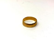 A 22ct gold band ring, size M. CONDITION REPORT: 3.