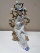 A Lladro figure : Seated Geisha