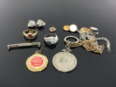 A small quantity of costume jewellery,