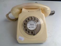 A vintage plastic telephone (cream)
