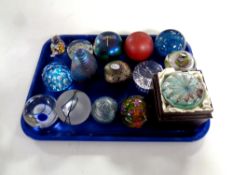 A tray containing 15 assorted glass paperweights to include Royal Brierley,