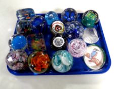 A tray containing 17 assorted glass paperweights to include Langham Glass,