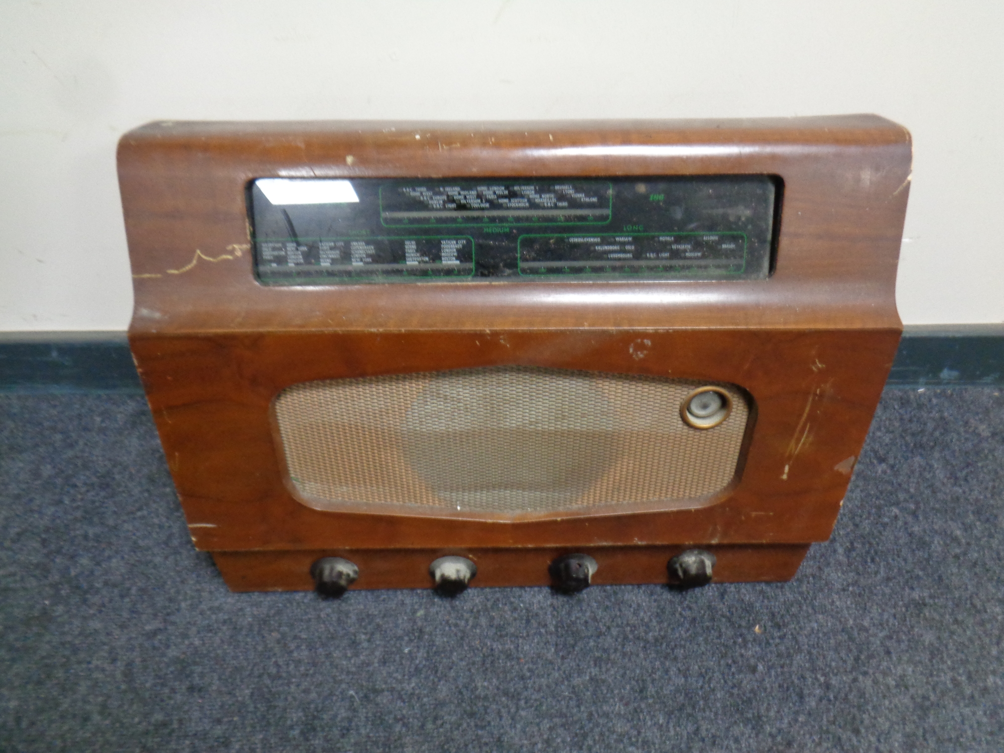 An early 20th century Murphy valve radio together with a tray containing Roberts radio,