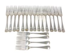 A set of nineteen Edwardian silver table forks, Reid & Sons, London 1903.