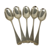 Five George IV silver dessert spoons by Daniel and John Wellby, London 1828 (4) and 1829 (1).